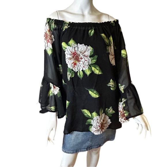 NWT Love Ari Boho Black Floral Top with Bell Sleeve Size 1X - Picture 5 of 12
